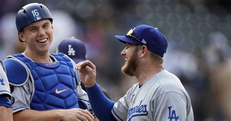 Max Muncy rallies Dodgers to 10th.